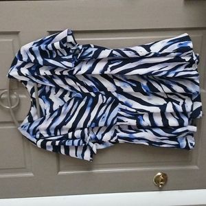 Short sleeve light weight top